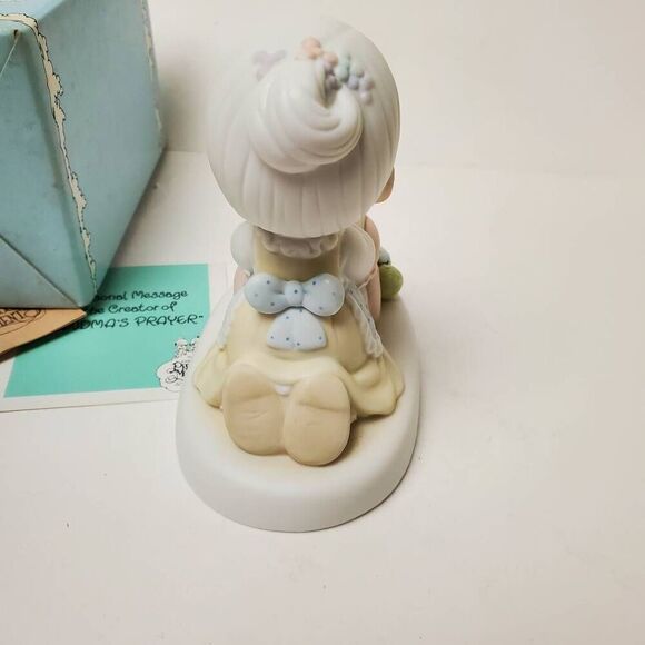 Precious Moments Grandma's Prayer, 1986 Members Only figurine Olive Branch - Picture 4 of 8